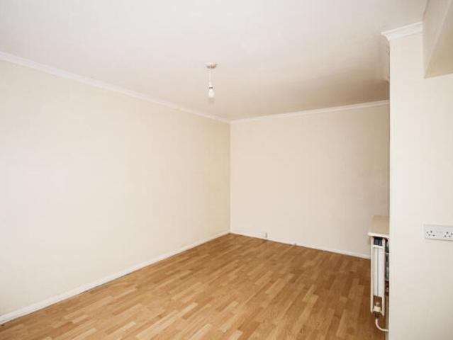 Flat for rent in Oad Street, Kent