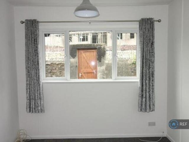House for rent in Follaton, Strode