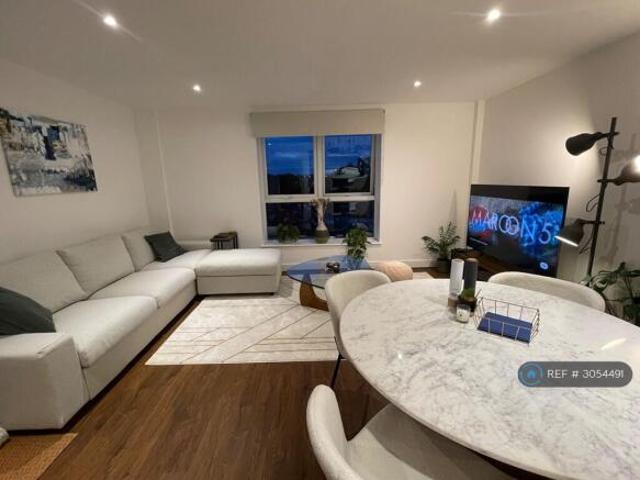 Flat for rent in Cat Hill, England