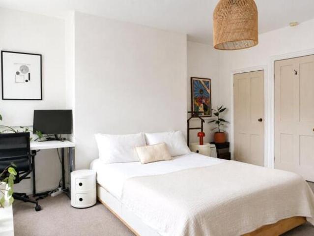 Flat for rent in Cat Hill