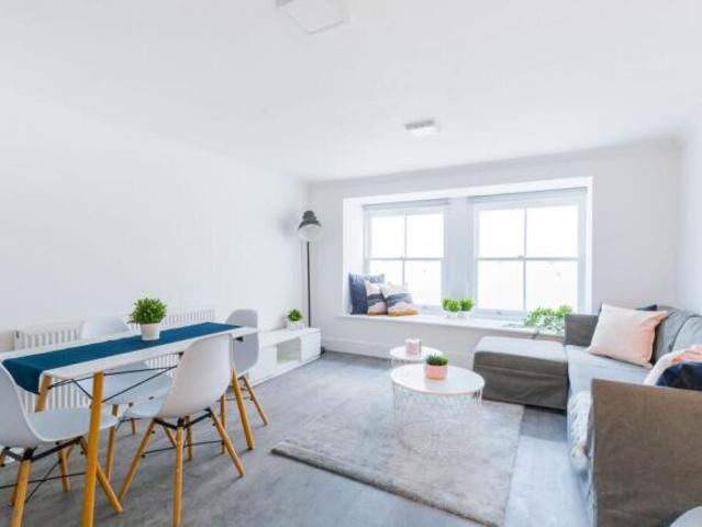 Flat for rent in Cat Hill, England