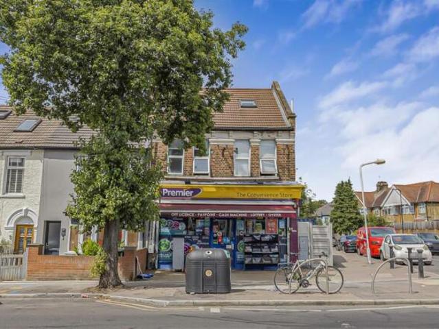 Flat for rent in Chingford, Greater London