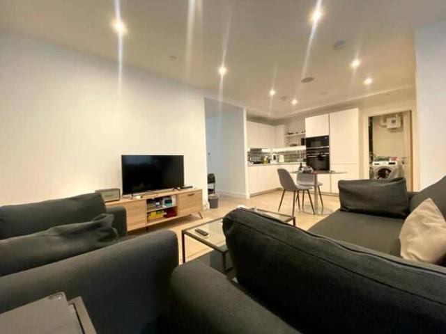 Flat for rent in Cat Hill, England