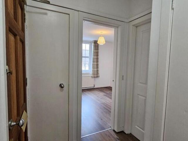 Flat for rent in Newington, Scotland