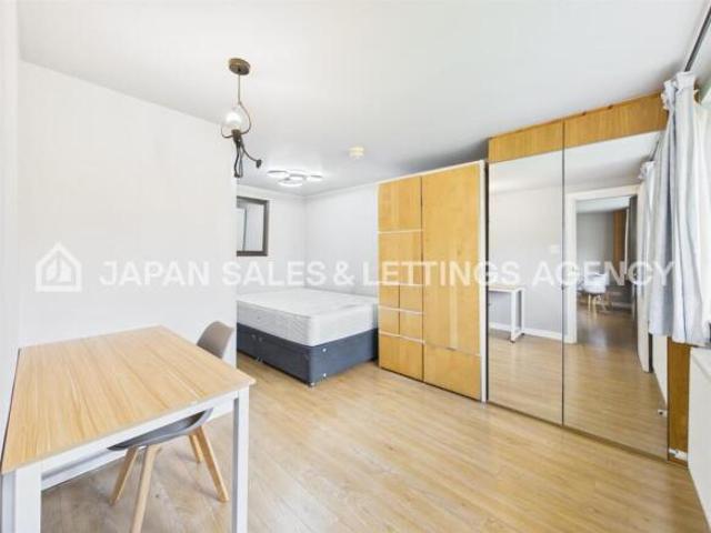 Flat for rent in Acton, Greater London