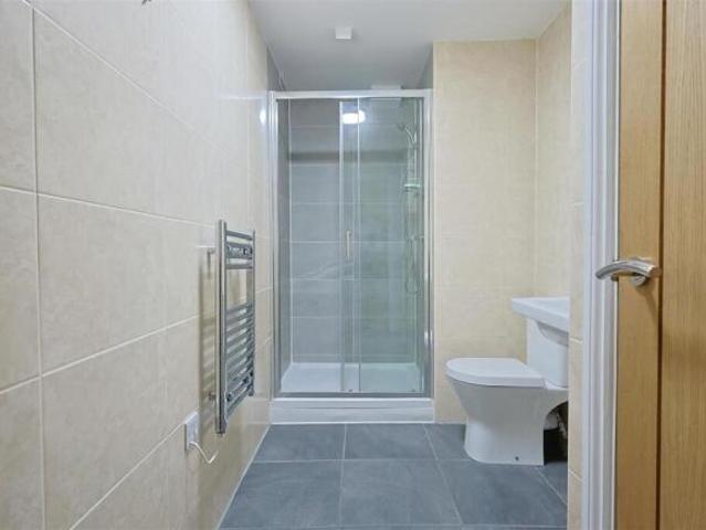 Flat for rent in Burnedge, Greater Manchester