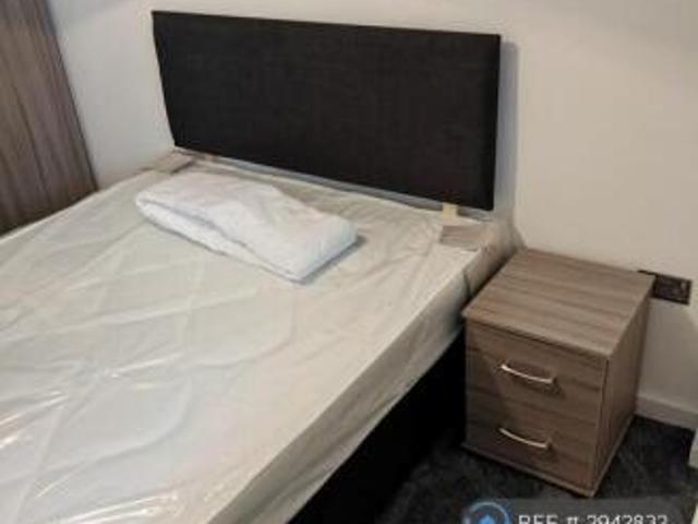 Flat for rent in Calderstones