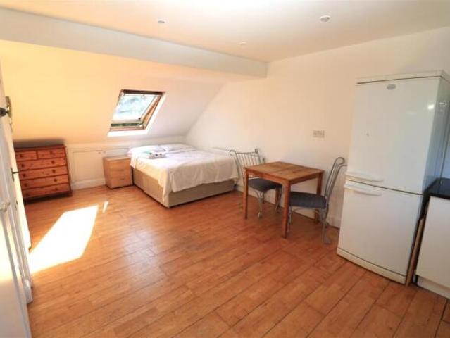 Flat for rent in Fulham, Walham Green