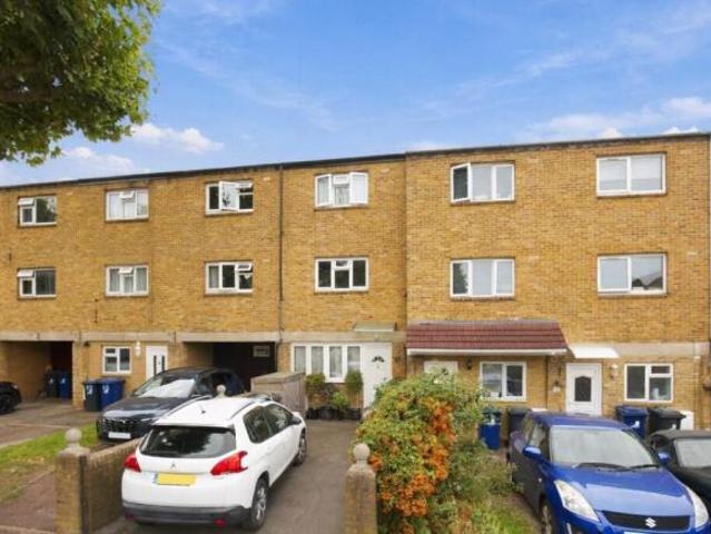 Flat for rent in Acton, Greater London