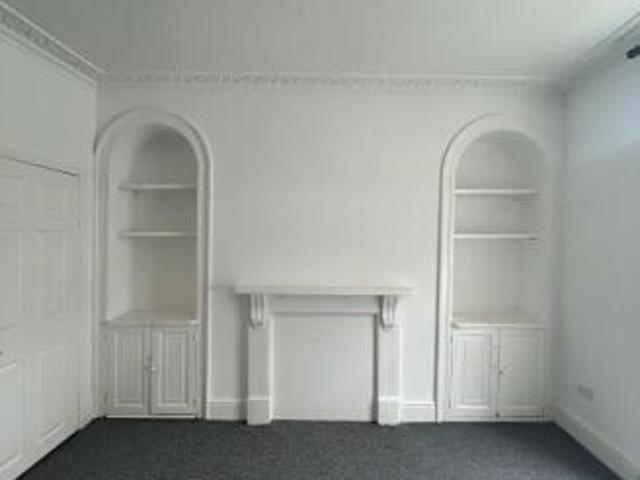 Flat for rent in Follaton, Strode