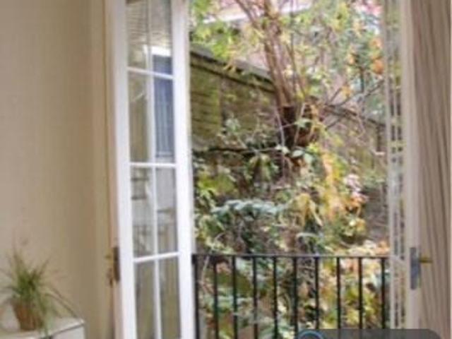 Flat for rent in Cat Hill, England