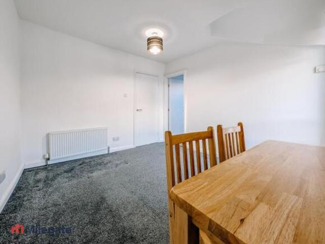 Flat for rent in Cat Hill