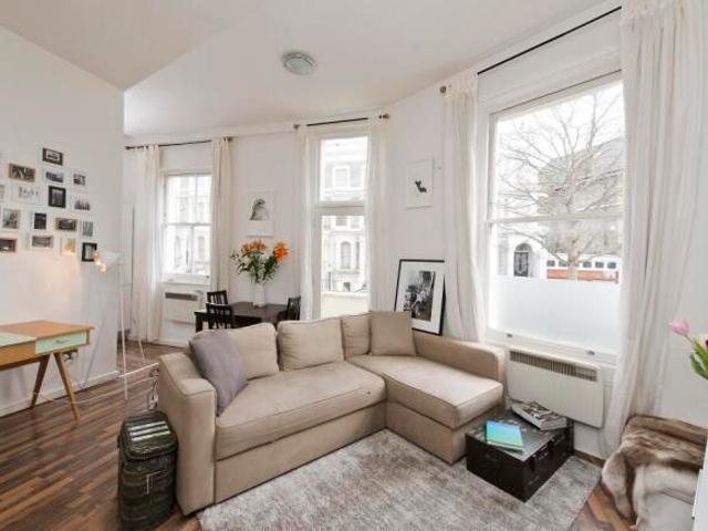 Flat for rent in Cat Hill, England