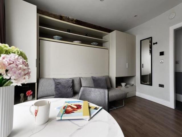 Flat for rent in Cat Hill, England