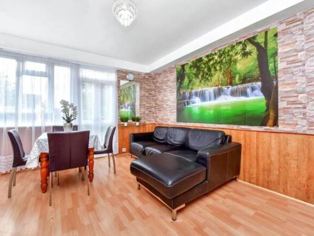 Flat for rent in Tooting Graveney, Greater London