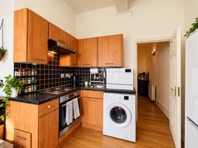 Flat for rent in Cat Hill, England