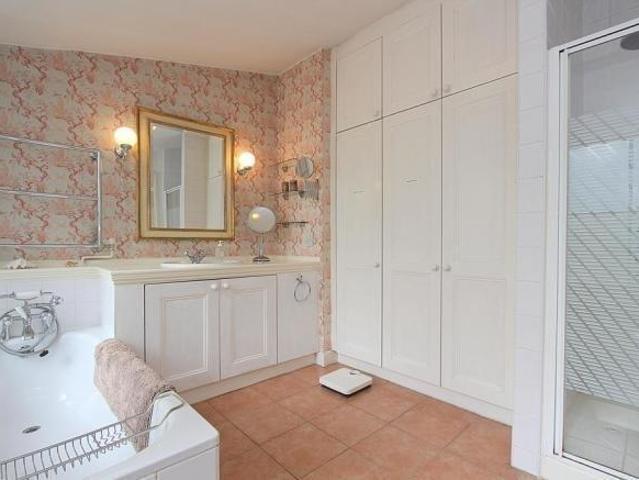 Flat for rent in Royal Borough of Kensington and Chelsea, Greater London