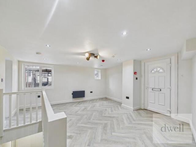 Flat for rent in Oakwood, Leeds