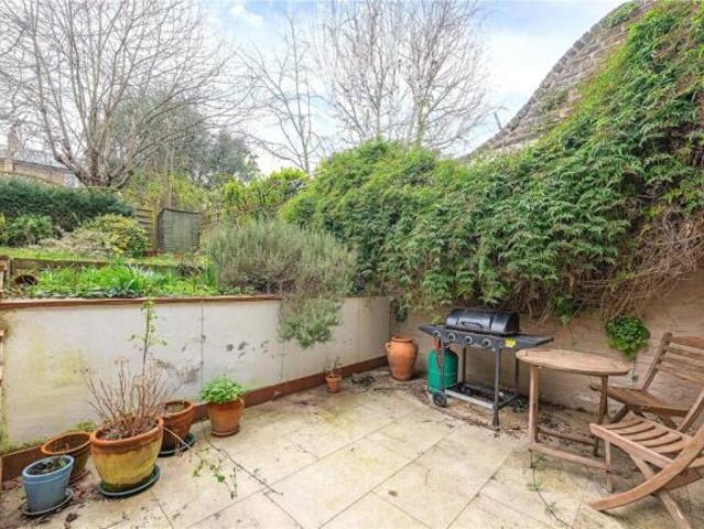 Flat for rent in Cat Hill