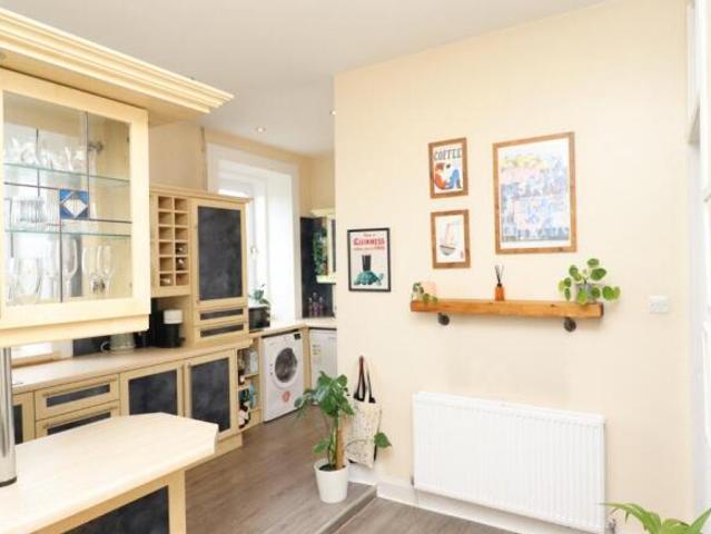Flat for rent in Cathcart, Scotland
