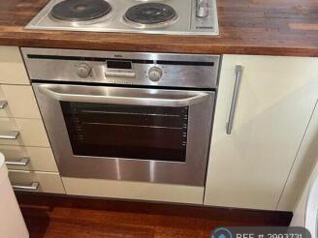 Flat for rent in Calderstones