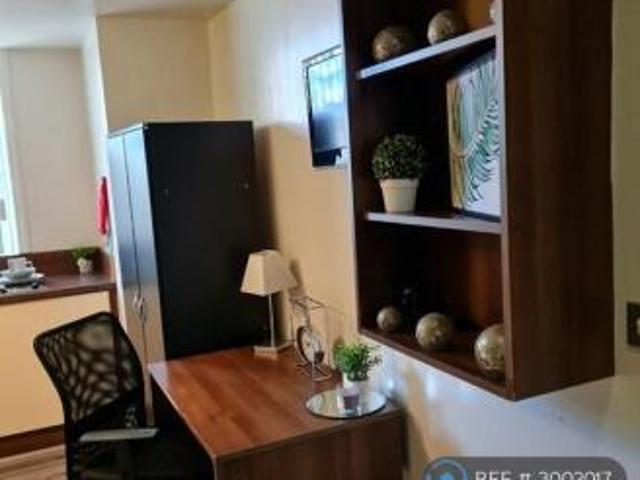 Flat for rent in Huddersfield, Kirklees