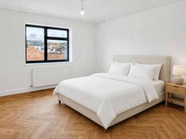 Flat for rent in Cat Hill, England