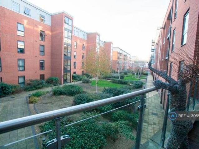 Flat for rent in Cat Hill, England