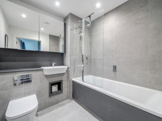 Flat for rent in Acton, Greater London