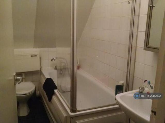 Flat for rent in Cat Hill