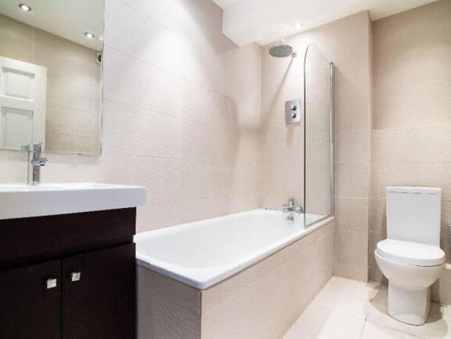 Flat for rent in St. John's Wood, Cat Hill