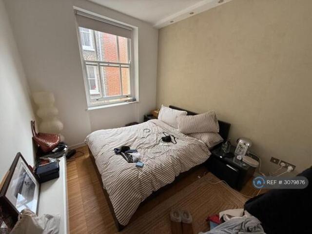Flat for rent in Cat Hill, England