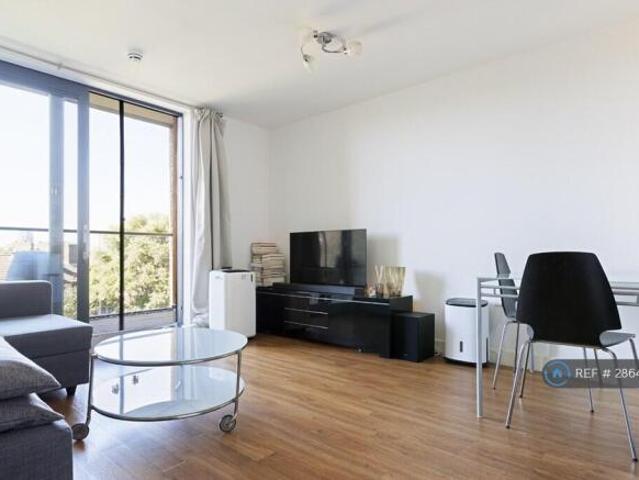 Flat for rent in Cat Hill
