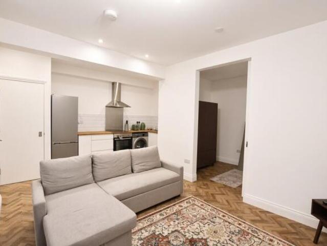 Flat for rent in Cat Hill