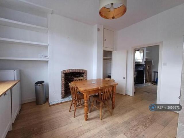 Flat for rent in Cat Hill