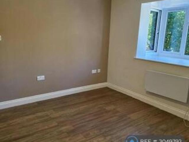 Flat for rent in Cat Hill, England