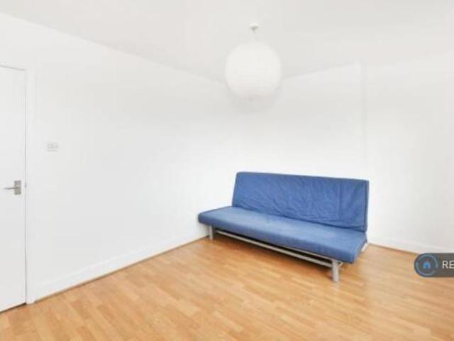 Flat for rent in Cat Hill