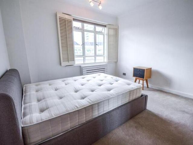 Flat for rent in Cat Hill