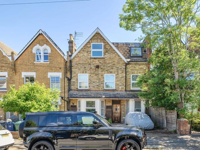 Apartment for rent in Brunswick Park, Greater London