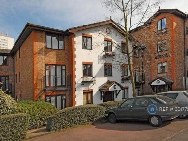 Flat for rent in Cat Hill