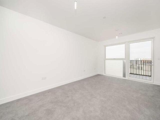 Flat for rent in Brentford End, Greater London