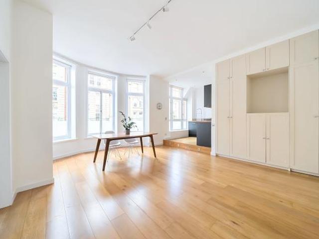 Flat for rent in Cat Hill, England
