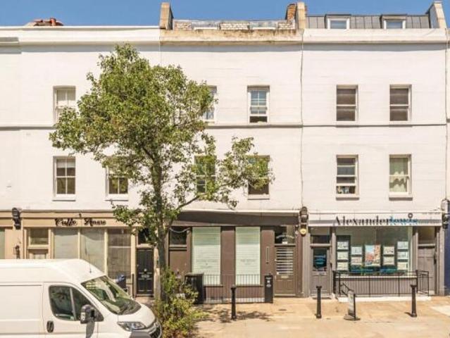 Flat for rent in Kensington, Greater London