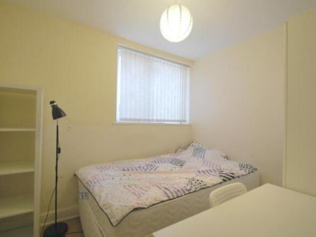 Flat for rent in Pen-y-lan, Wrexham