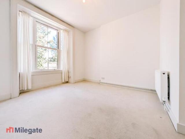 Flat for rent in Cat Hill