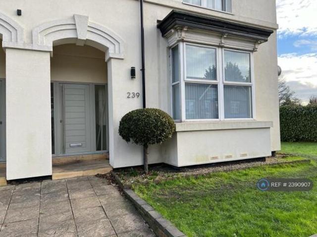Flat for rent in Goldthorn Hill, Penn