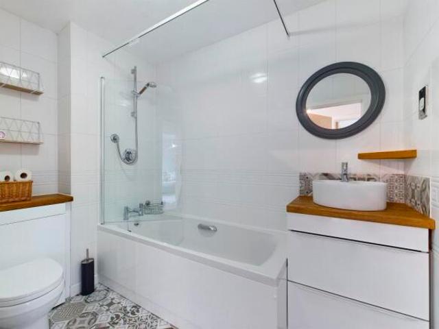 Flat for rent in Nangreaves, Wales