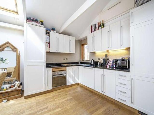 Flat for rent in Teddington, Greater London