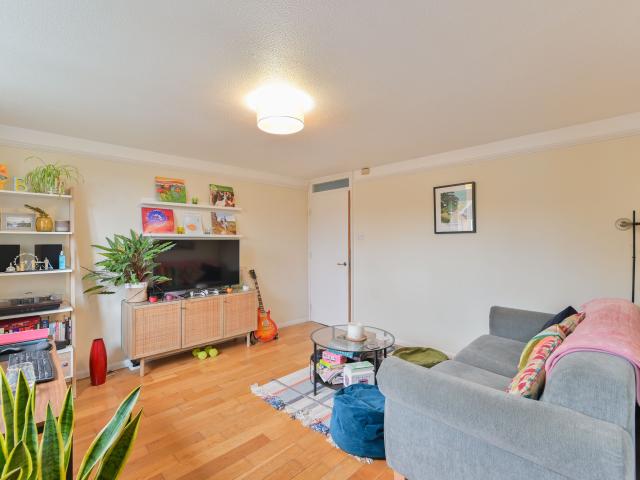 Apartment for rent in Oval, Greater London