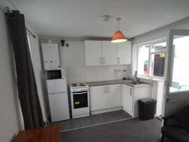 House for rent in Follaton, Strode